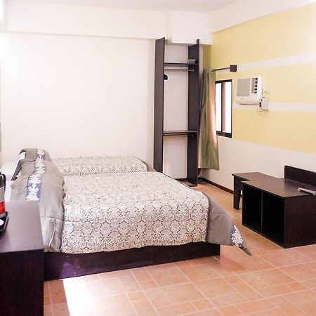 Metro Park Hotel Mandaue Cebu Exteriör bild