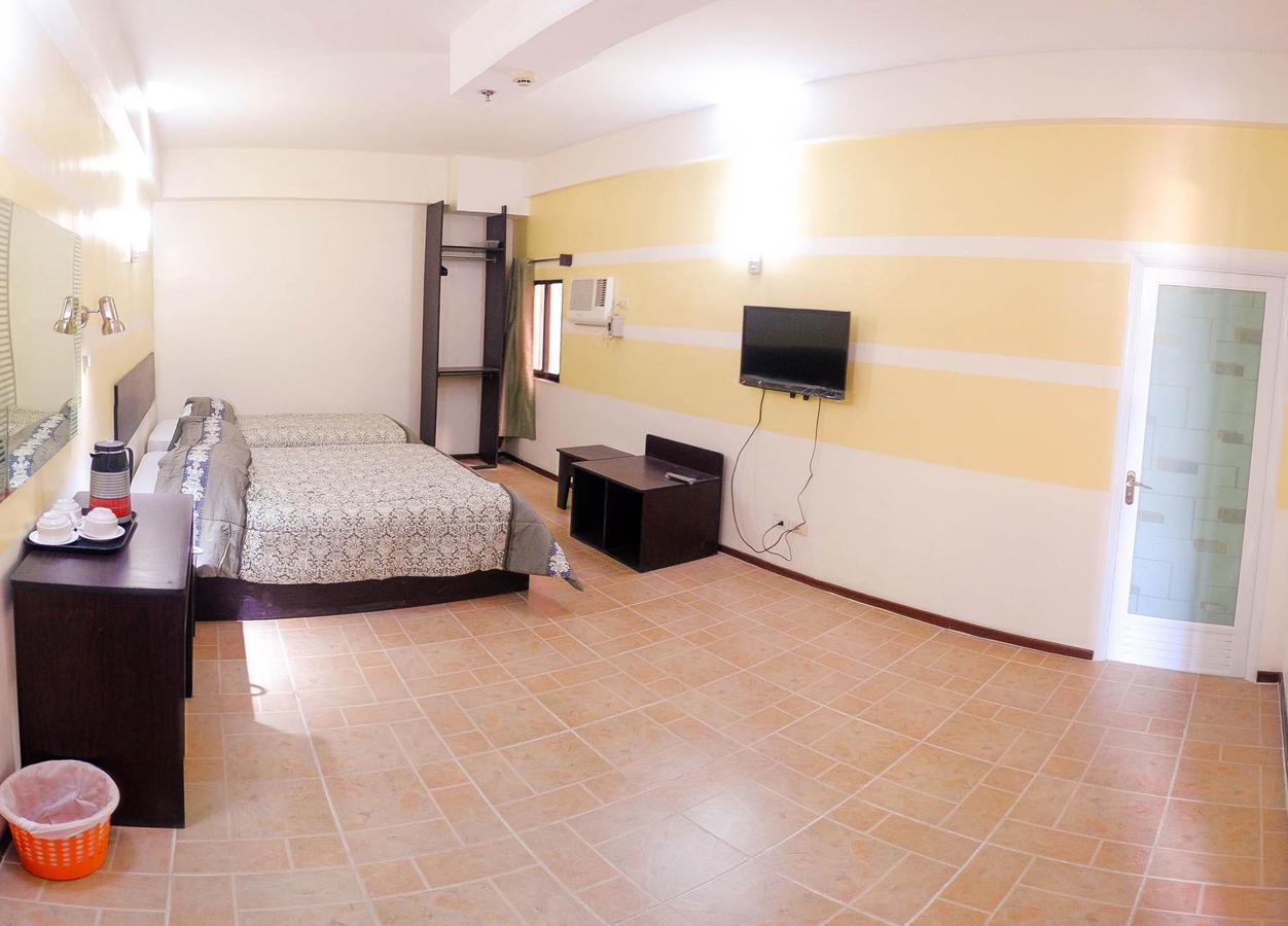 Metro Park Hotel Mandaue Cebu Exteriör bild