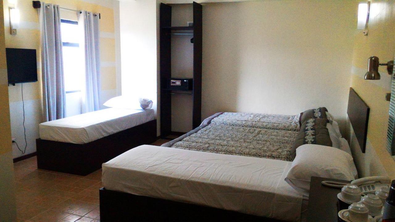 Metro Park Hotel Mandaue Cebu Exteriör bild