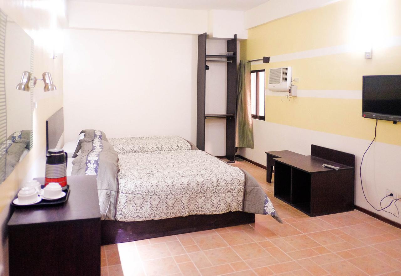 Metro Park Hotel Mandaue Cebu Exteriör bild