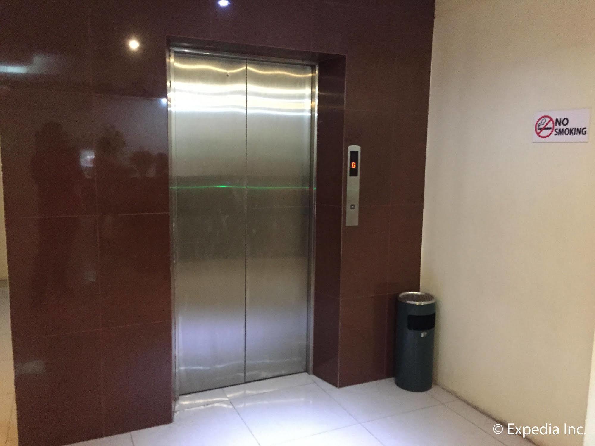 Metro Park Hotel Mandaue Cebu Exteriör bild